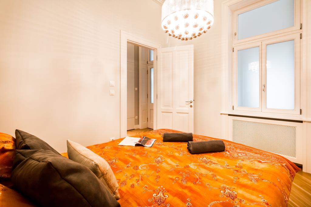 Bpr Opera Lux Treasure Apartamento Budapeste Exterior foto